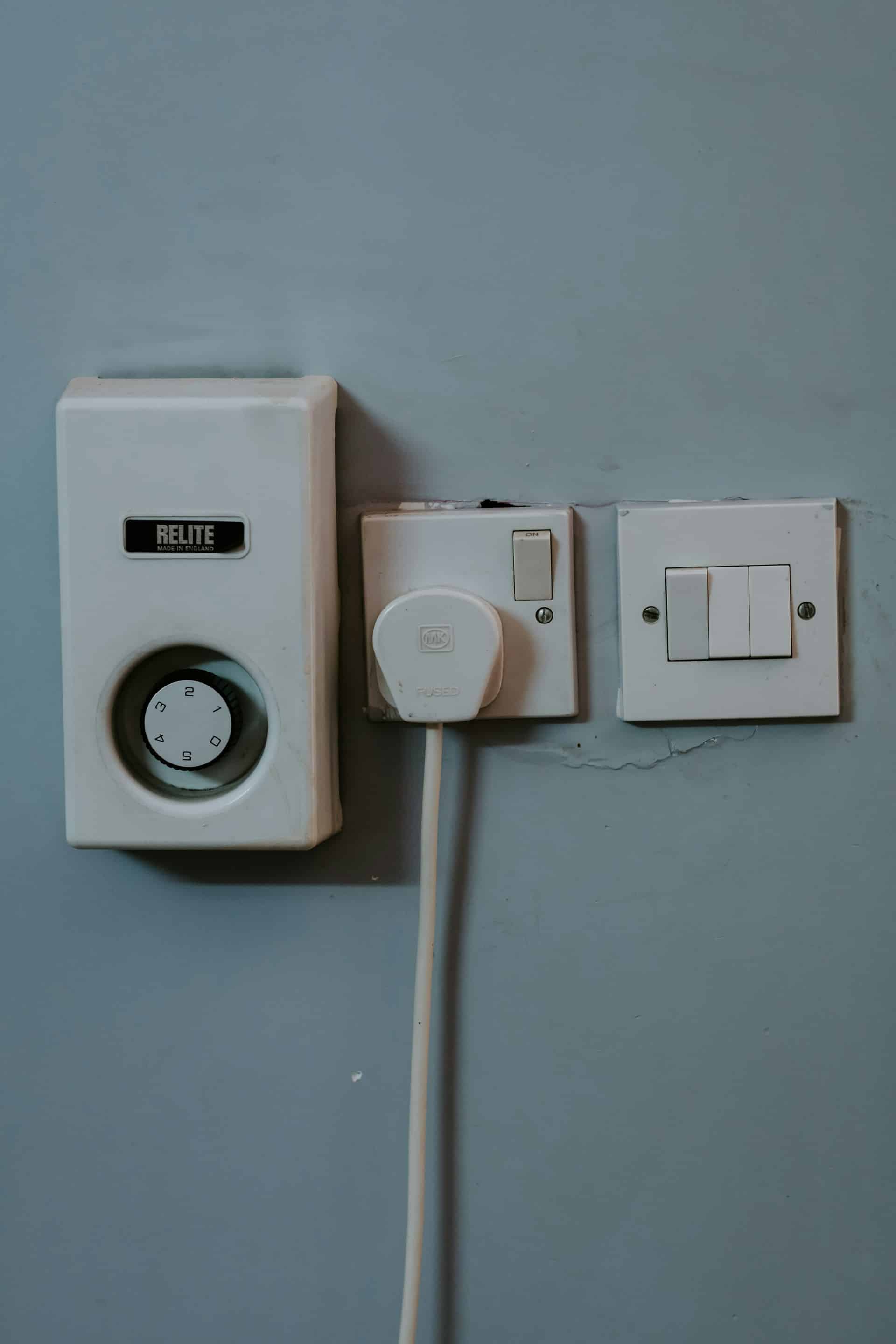 Welke werkzaamheden voert een elektricien uit